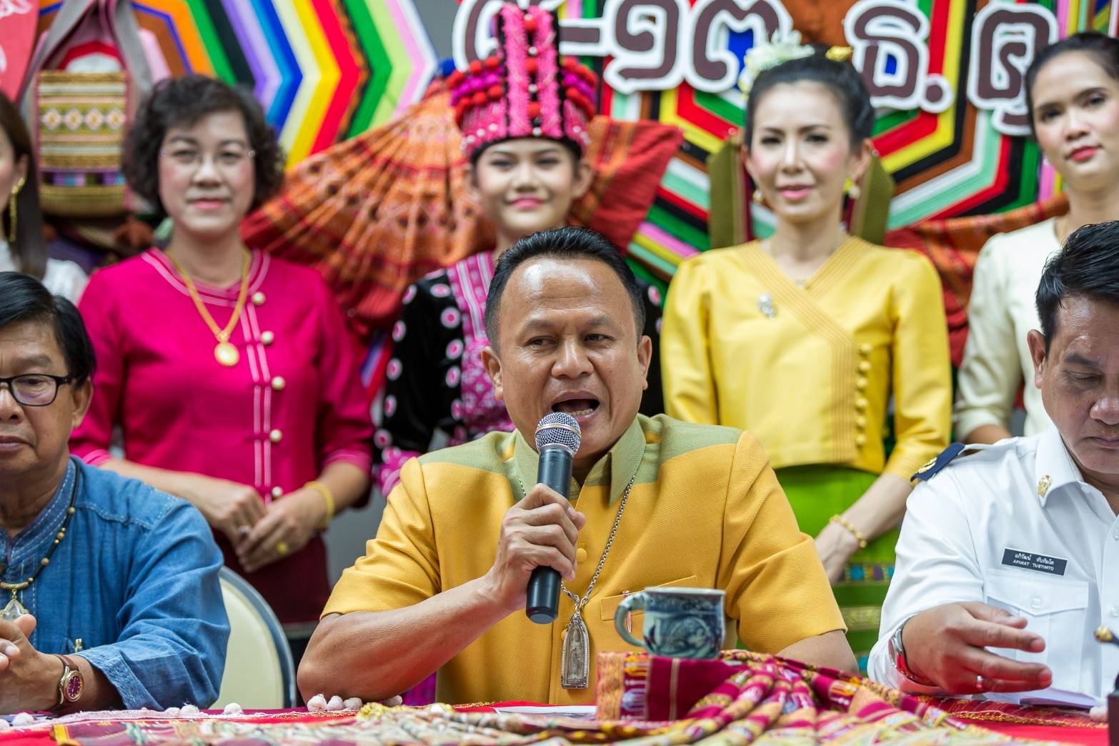 จัดใหญ่กว่าทุกปี!  "งานย้อนอดีตศรีสัชนาลัย  นุ่งผ้าไทย ใส่เงิน ทองลายโบราณ"