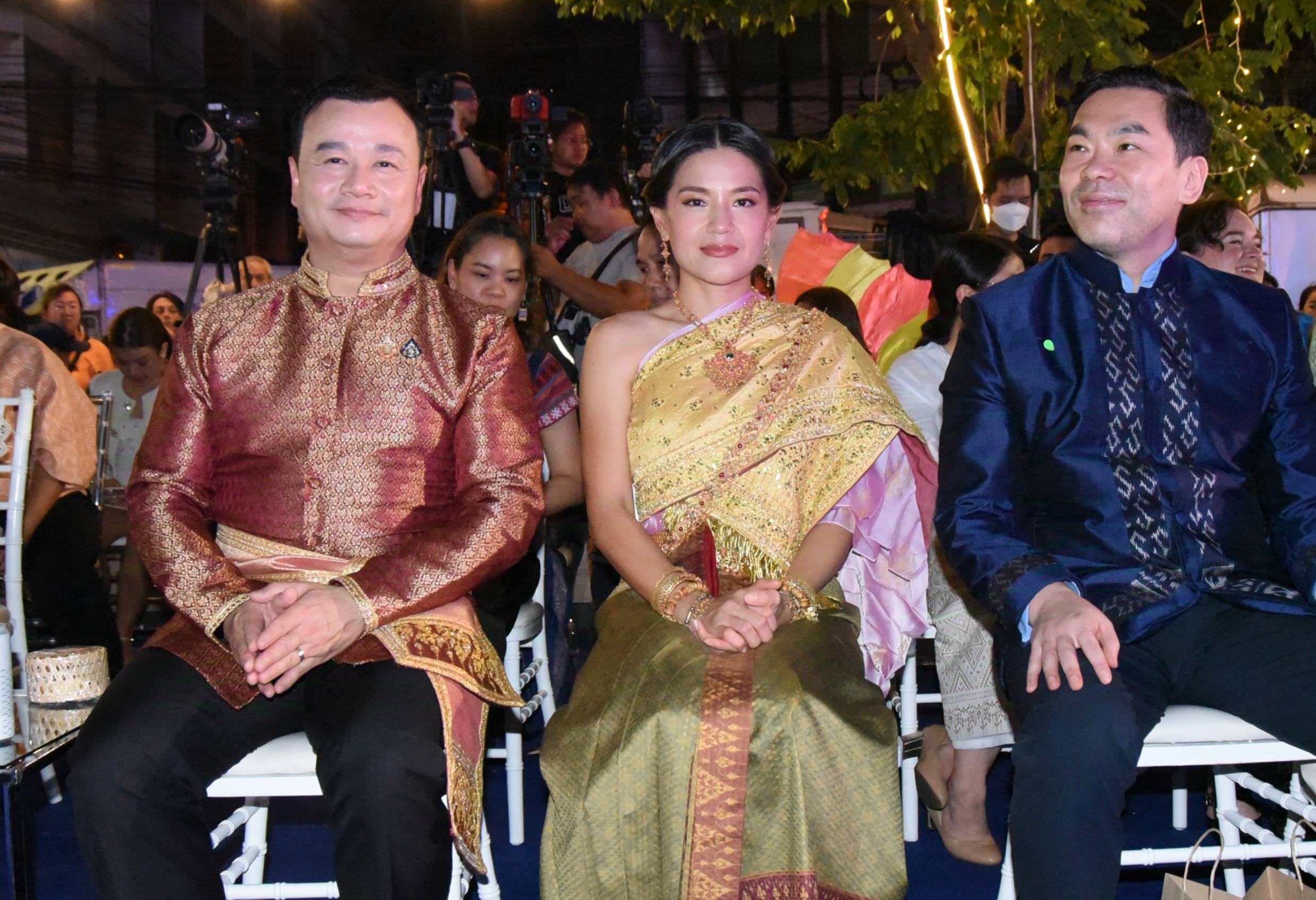 รมว.ท่องเที่ยวเปิดงานเทศกาล “สีสันแห่งสายน้ำ มหกรรมลอยกระทง” ณ คลองผดุงกรุงเกษม