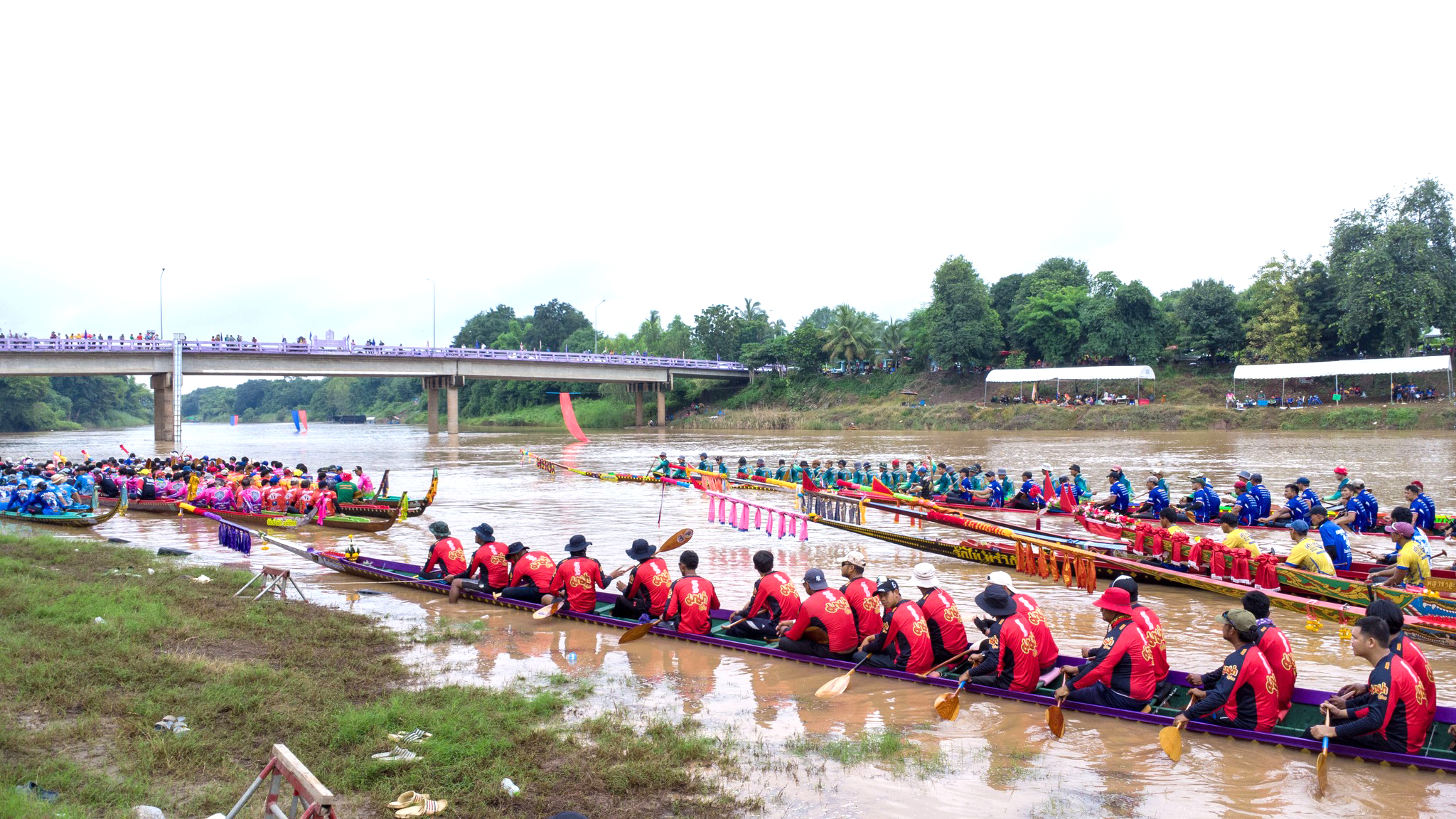 พิจิตรเริ่มแล้ว แข่งขันเรือยาวศึกชิงเจ้าความเร็วแห่งสายน้ำ
