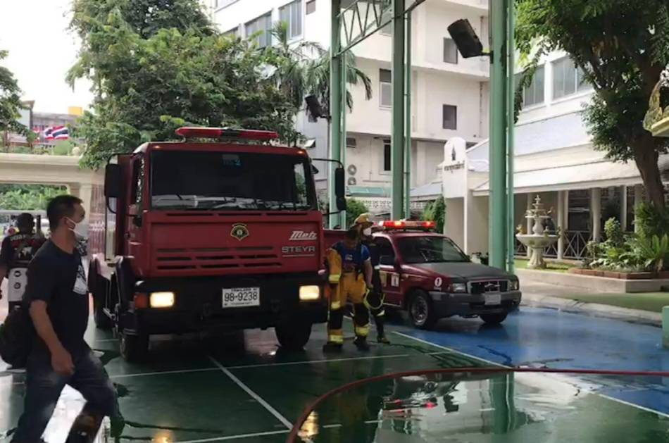 ไฟไหม้โรงเรียนสายปัญญา ครูฝึกสอนเกือบไม่รอด