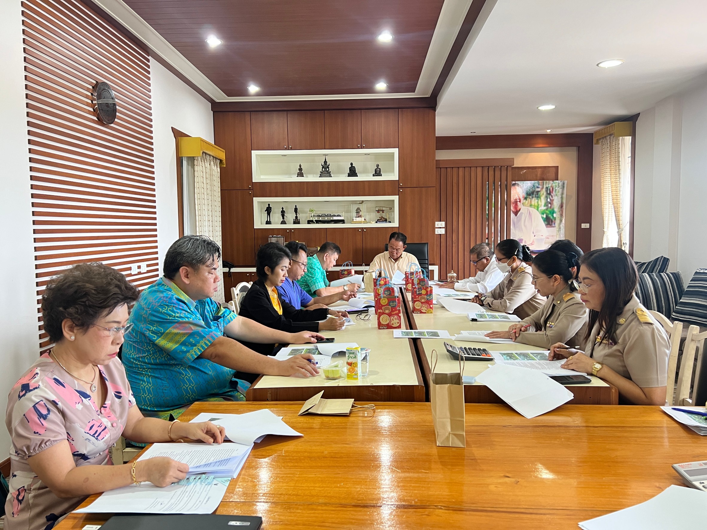 อบจ.ตรังพิจารณาเปิดประมูลให้เช่าที่ดินทำสวนปาล์มน้ำมัน