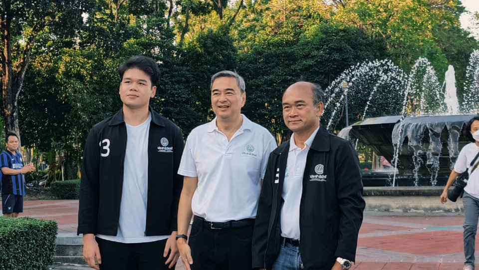 "อภิสิทธิ์" ย้ำเลือกตั้งรอบนี้ต้องมองอนาคตระยะยาว เลิกติดกับดัก "นโยบายเร้าใจ" ชูเศรษฐกิจยั่งยืน-ปราบโกง คือทางรอดจริง