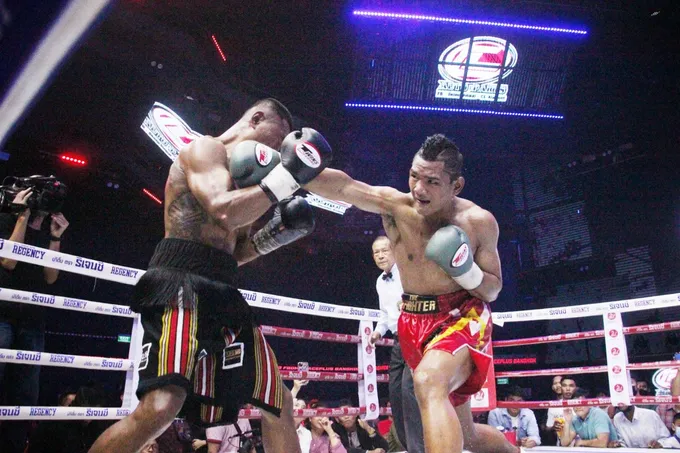 2 กำปั้น ไทย  "แสงอาทิตย์-ดังยุทธ" โขว์พลังหมัด ป้องกันแชมป์ WBA Asia สะใจแฟนมวย