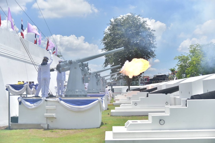 กองทัพเรือยิงสลุตหลวงเฉลิมพระเกียรติ “สมเด็จพระราชินี”