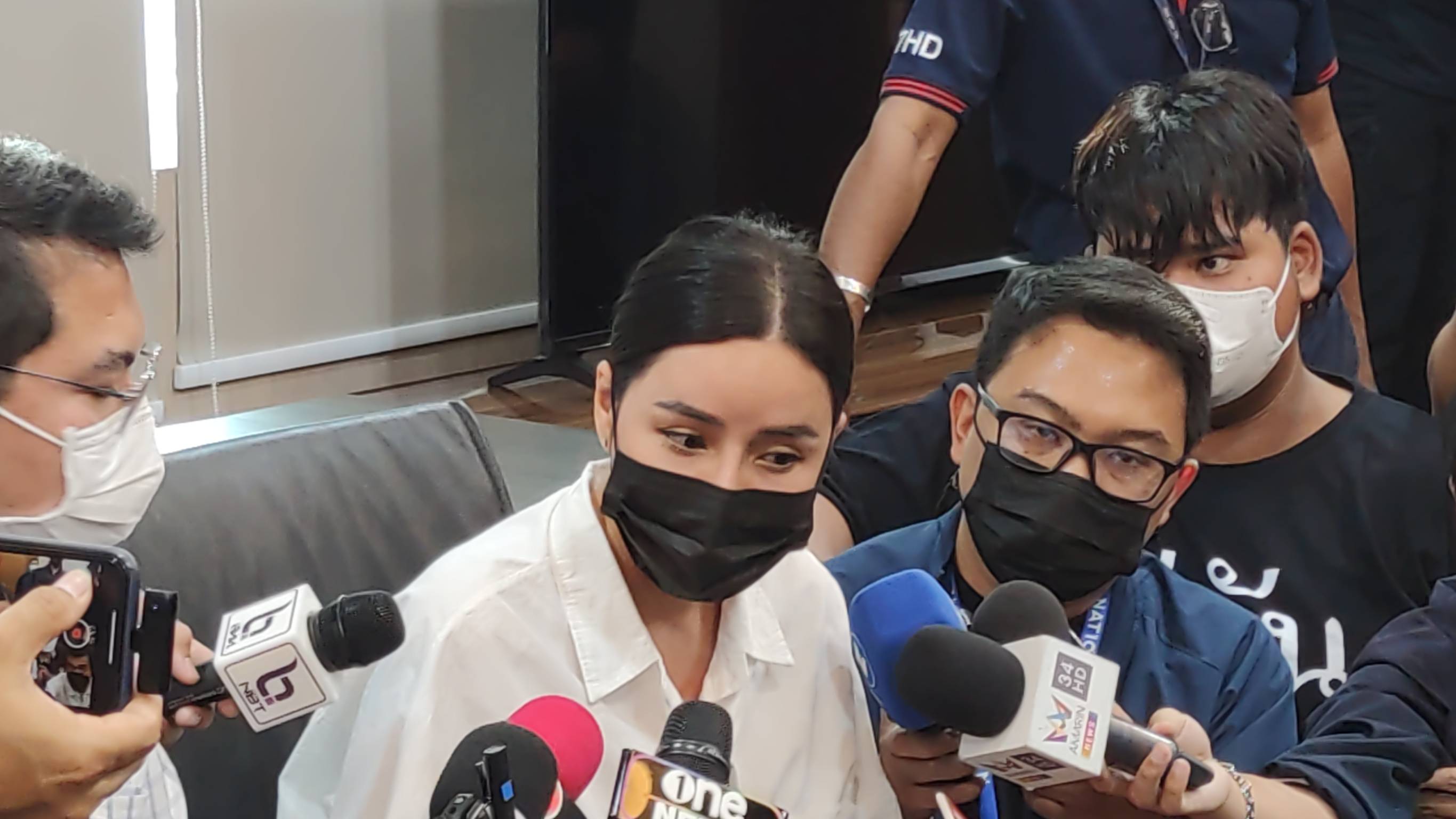"เม พรีมายา" ดอดมอบตัว พร้อมสู้คดี ยันไม่มีเจตนาหลอกประชาชน 