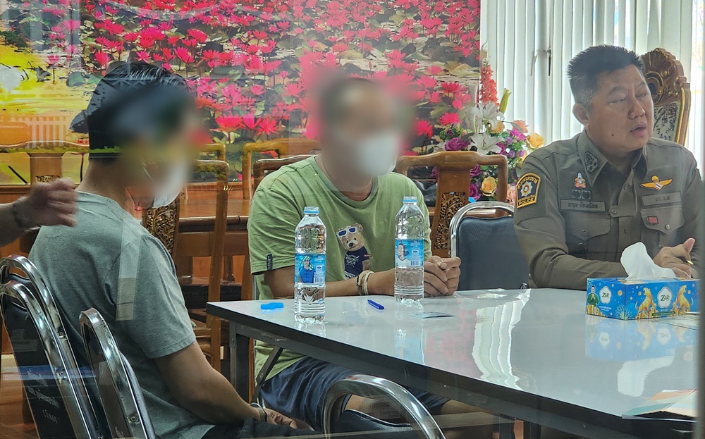 นำตัว "เอส-อาร์ท" 2 พี่น้องผลิตสุราเถื่อน ฝากขังศาลมีนบุรี