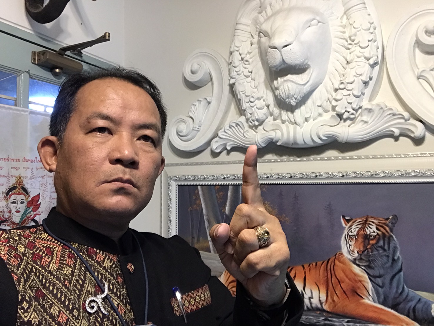 'ศรีสุวรรณ' ร้อง ป.ป.ท.สอบ 'ผู้กำกับโจ้' ร่ำรวยผิดปกติ-'หมอนครสวรรค์' จับพิรุธใบรับรองการตาย