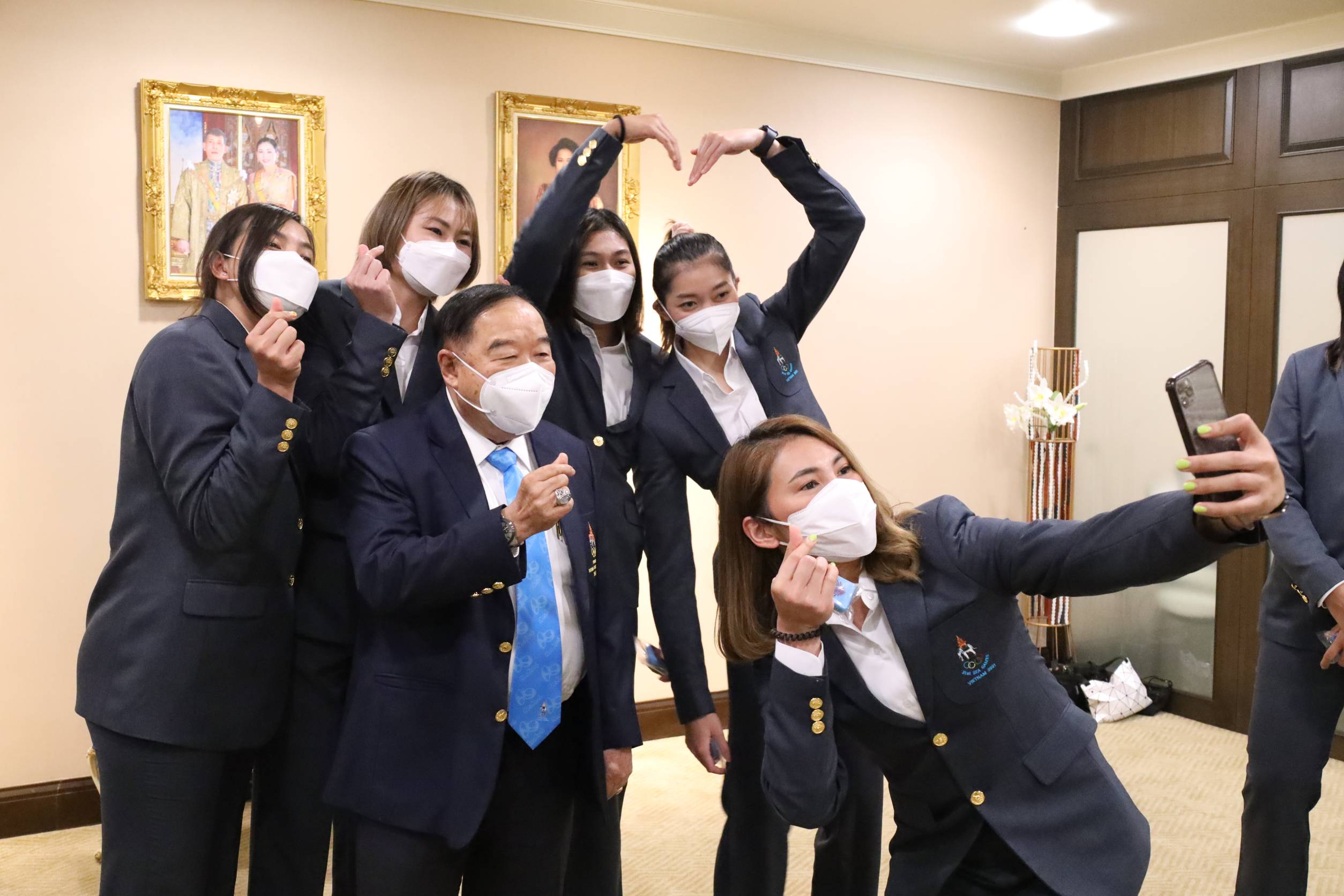 ทีมนักตบสาวไทยเข้าขอบคุณ"บิ๊กป้อม "ช่วยเชียร์ เข้ารอบ VNL 2022 
