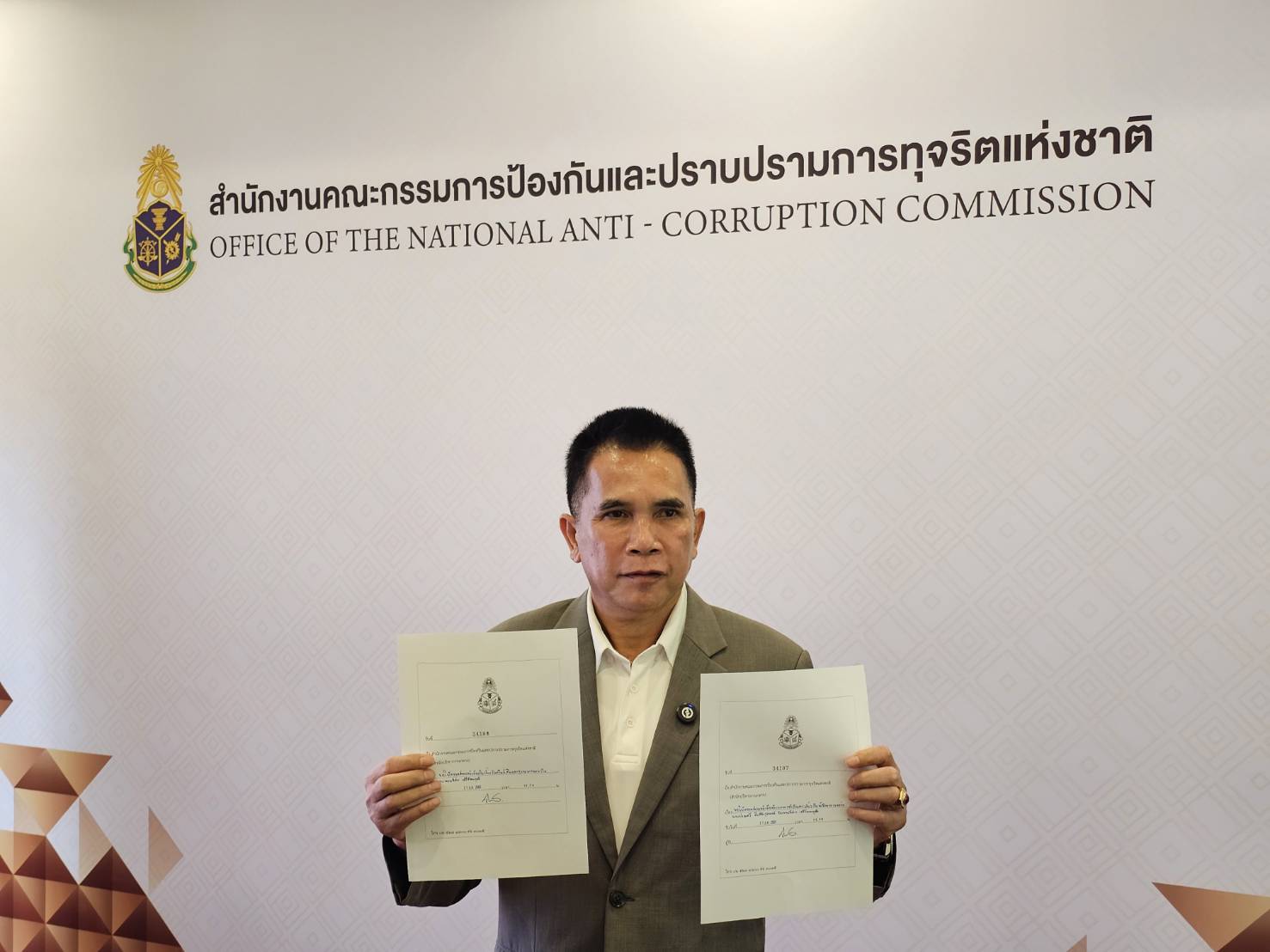 “ดร.แก้ว” ยื่น ป.ป.ช. ตรวจบัญชีทรัพย์สิน-เส้นทางเงินคู่กรณี ปมโควตา ปปร.30