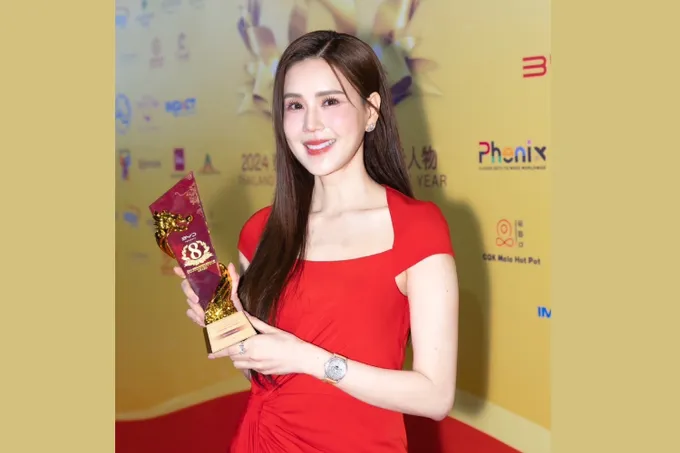 ปีนี้ปังไม่หยุด !! 'เจี๊ยบ พิจิตตรา' คว้ารางวัล “ผู้ที่มีชื่อเสียงและมีอิทธิพลทางด้านความโด่งดังในประเทศไทย”
