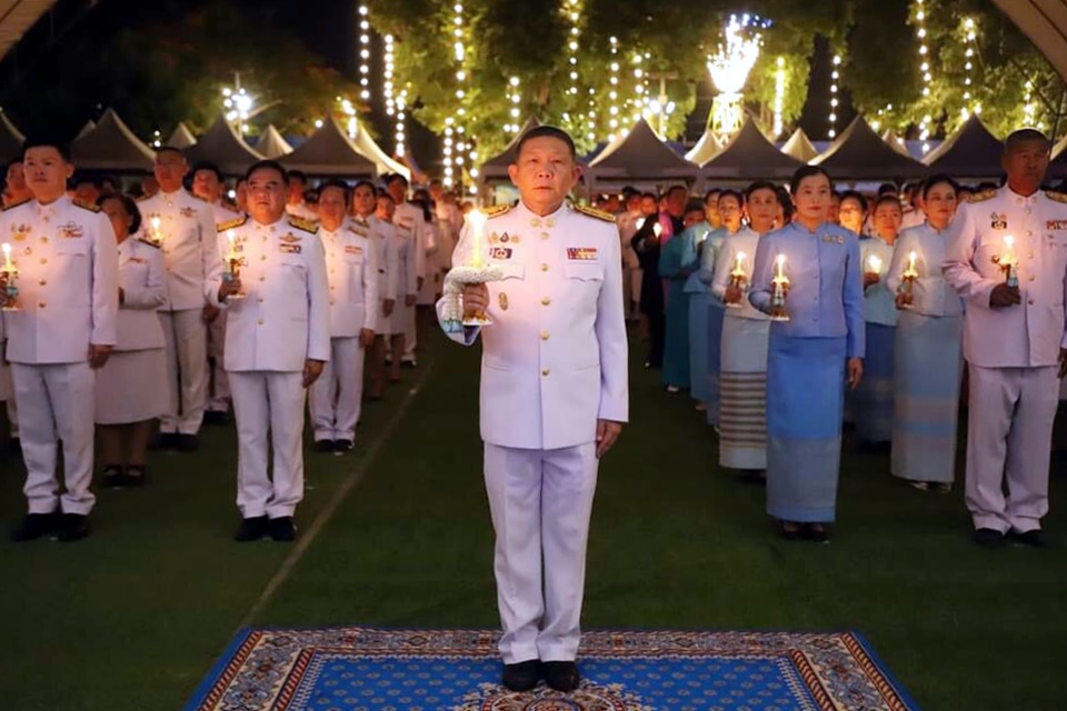 ผู้ว่าฯอ่างทอง เป็นประธานจุดเทียนถวายพระพรชัยมงคล เนื่องในโอกาสวันเฉลิมพระชนมพรรษา "สมเด็จพระพันปีหลวง"
