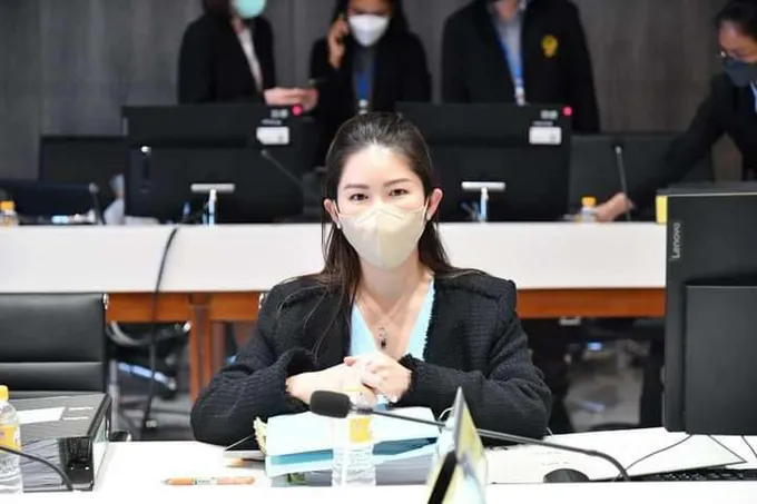 "วิสารดี" เชื่อ "ประยุทธ์" หวังยึดประเทศยาวเกิน 10 ปี  ซัดส.ว.-พรรคร่วมลดตัวเป็นนั่งร้าน