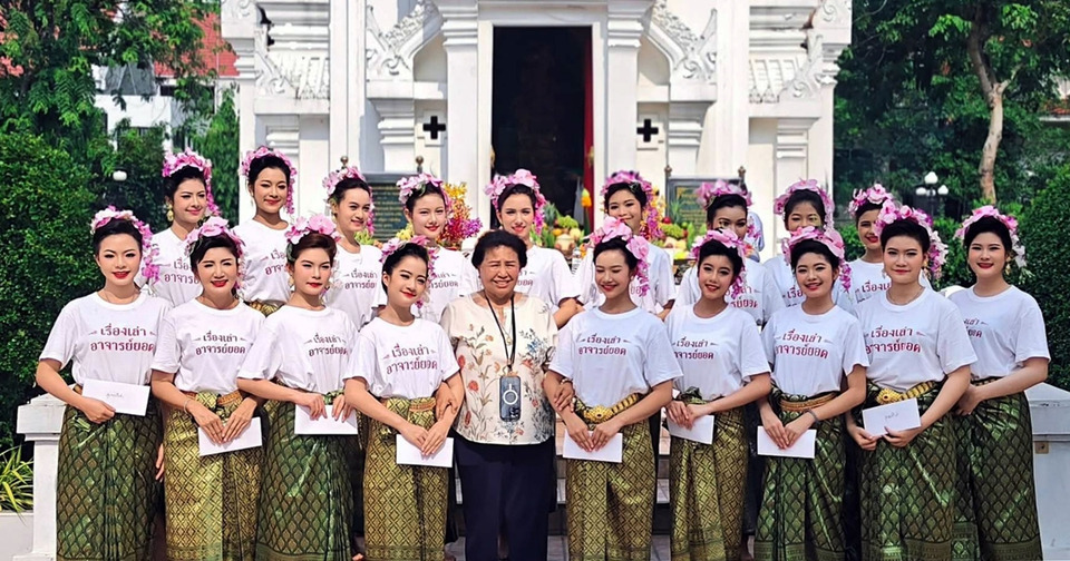 “กุ้ง มณีรัตน์” บอสใหญ่ค่ายจ๊ะทิงจา จัดพิธีรำแก้บน ณ ศาลหลักเมืองปทุมธานี