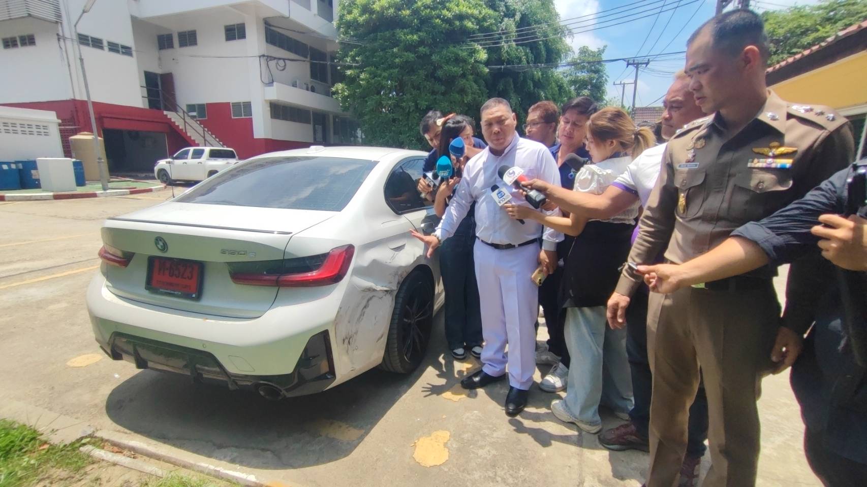 ปทุมธานี ผู้การยันทำคดีตรงไปตรงมา แจ้ง 4 ข้อหา นายพีชคนขับรถ BMW ป้ายแดง