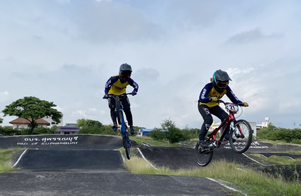 "สองล้อ" รับข่าวดี นักปั่น BMX สาว จ่อได้สิทธิ์ไปแข่งโอลิมปิกฯ "ชุติกาญจน์-วรัญญา" ไปเก็บแต้มเพิ่ม เวิลด์คัพ ซูเปอร์ครอส ที่โคลอมเบีย