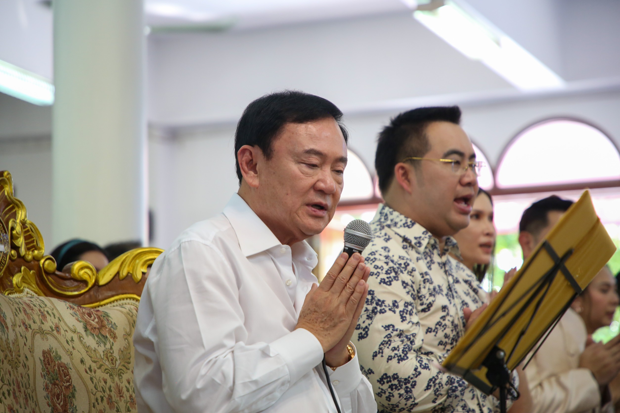 "ทักษิณ" เป็นประธาน "ทอดกฐินสามัคคี" วัดคลองครุ 
