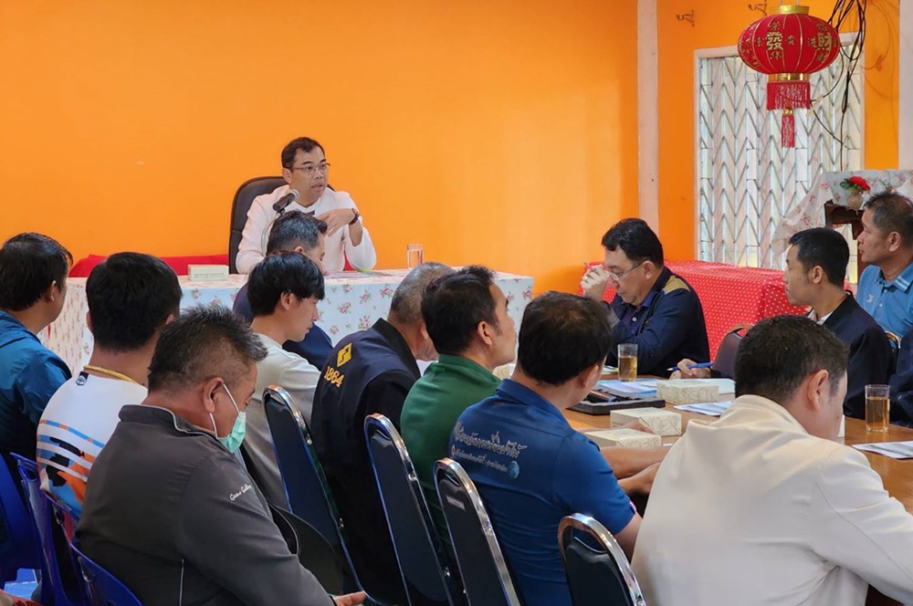 ผู้ว่าฯแม่ฮ่องสอน ลงพื้นที่บ้านรักไทย ประชุมวางแผนพัฒนาการท่องเที่ยวยั่งยืน