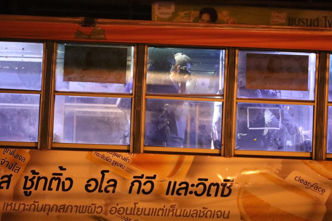 ตร.ลาดพร้าว ฝากขัง หนุ่มจี้รถเมล์สาย 8  ข้อหากักขังหน่วงเหนี่ยว-เสพยา ไม่ค้านประกัน