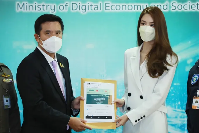 “เกรซ กาญจน์เกล้า"ร้อง"ดีอีเอส" ถูกแอบอ้างทำเพจปลอมหลอกแฟนคลับลงทุนทิพย์ 