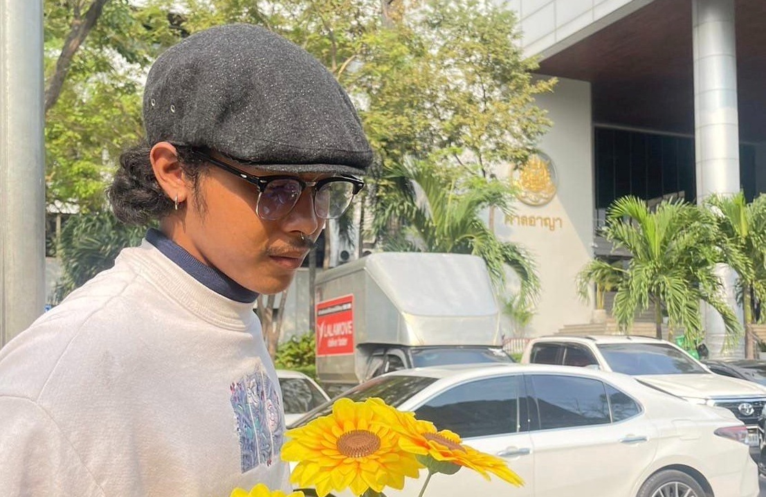 "อารีฟ วีรภาพ" อ้างถูกผู้ต้องขังทำร้ายร่างกายในห้องขัง เหตุไม่พอใจที่ไม่ยืนเคารพ "เพลงสรรเสริญพระบารมี"