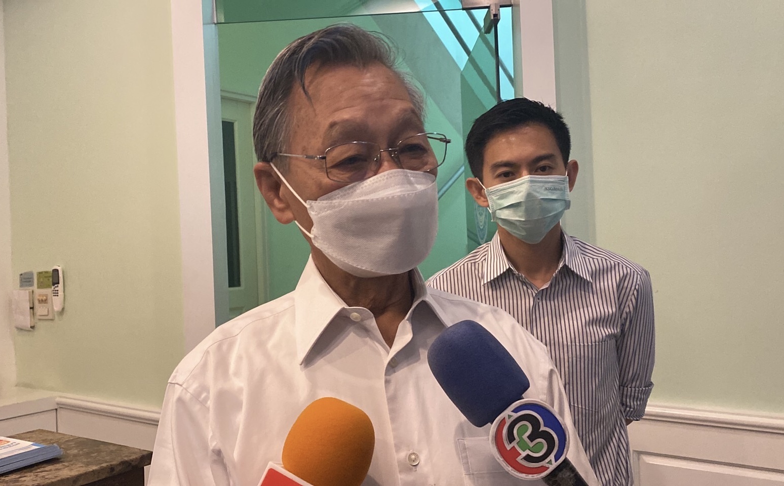 “ชวน” ยอมรับเสียดาย “นิพิฏฐ์” ลาออก บอกเสียมือกฎหมายของพรรคไป แนะ ยึดแนวทางการเมืองสุจริต