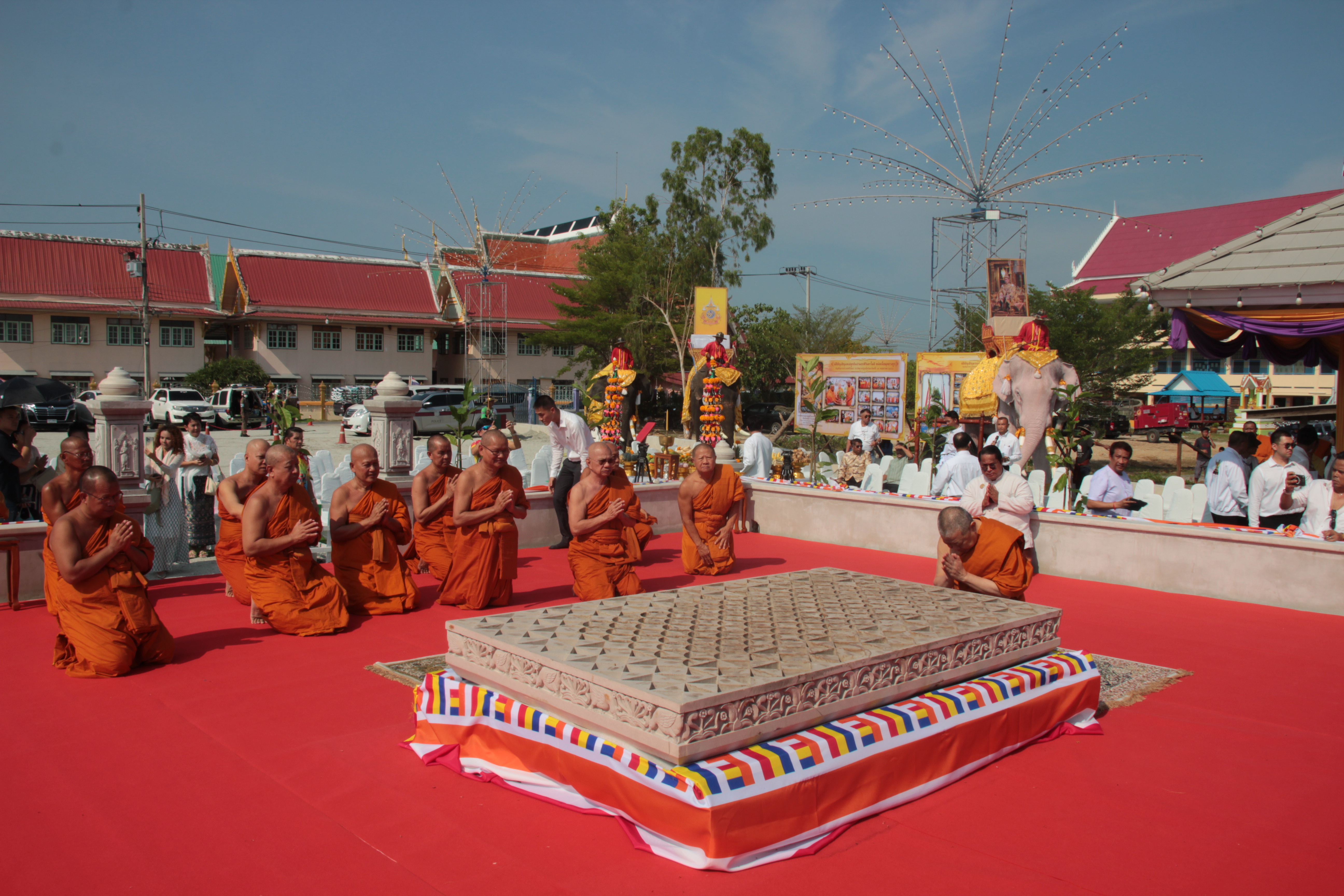 สมเด็จธงชัย สมโภชใหญ่ ‘พระแท่นวัชรอาสน์’ จำลอง และต้นพระศรีมหาโพธิ์ ถวายเป็นพระราชกุศล 72 พรรษา