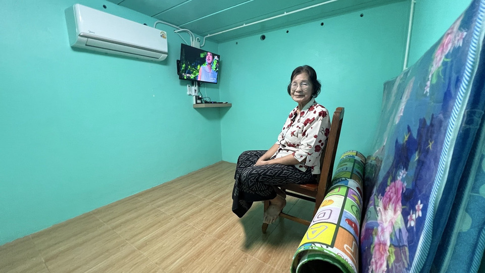 ยายวัย 80 สร้างบังเกอร์เหล็กติดแอร์-ทีวี สู้ไม่หนีชายแดนตราด