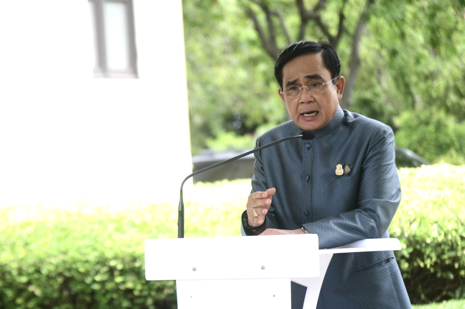 นายกฯเผยครม.เคาะจัดสรรงบกลางเยียวยาผู้ประกอบการ-เกษตรกรรากหญ้า หวังขับเคลื่อนศก.ทุกกลุ่ม 