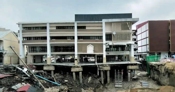 "พิพัฒน์" จี้ "รฟม.-ผู้ว่าจ้างสร้างรภไฟฟ้าสายสีม่วง" ซ่อมถนนทรุด เร่งคืนสภาพโดยเร็ว เตรียมลงใต้ดินหาสาเหตุเสียหายแท้จริง