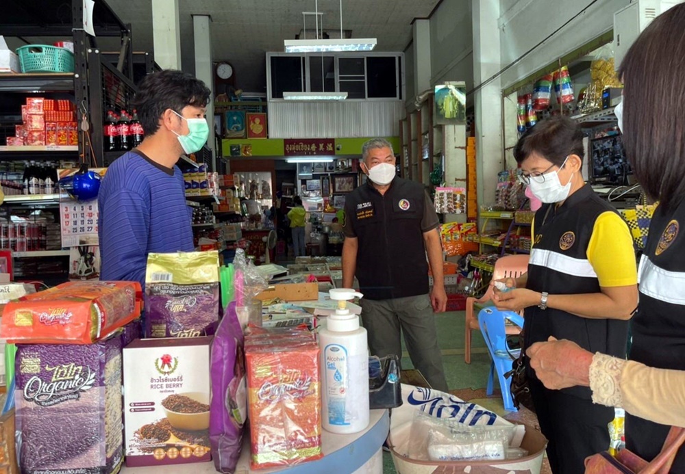 พาณิชย์-กอ.รมน.ประจวบฯ รุดตรวจสอบสินค้า หวั่นแอบขึ้นราคา ทำประชาชนเดือดร้อน