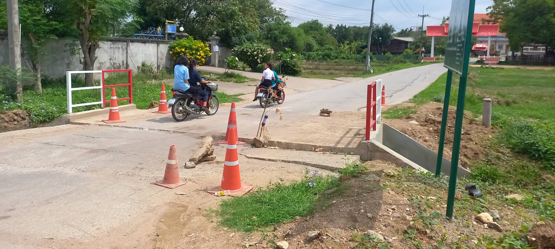 ชาวบ้านร้องเรียนต่อเนื่องกรณีสะพานคอนกรีตเสริมเหล็กทรุดบริเวณต.แม่ปะ ยังไม่ได้รับการแก้ไข