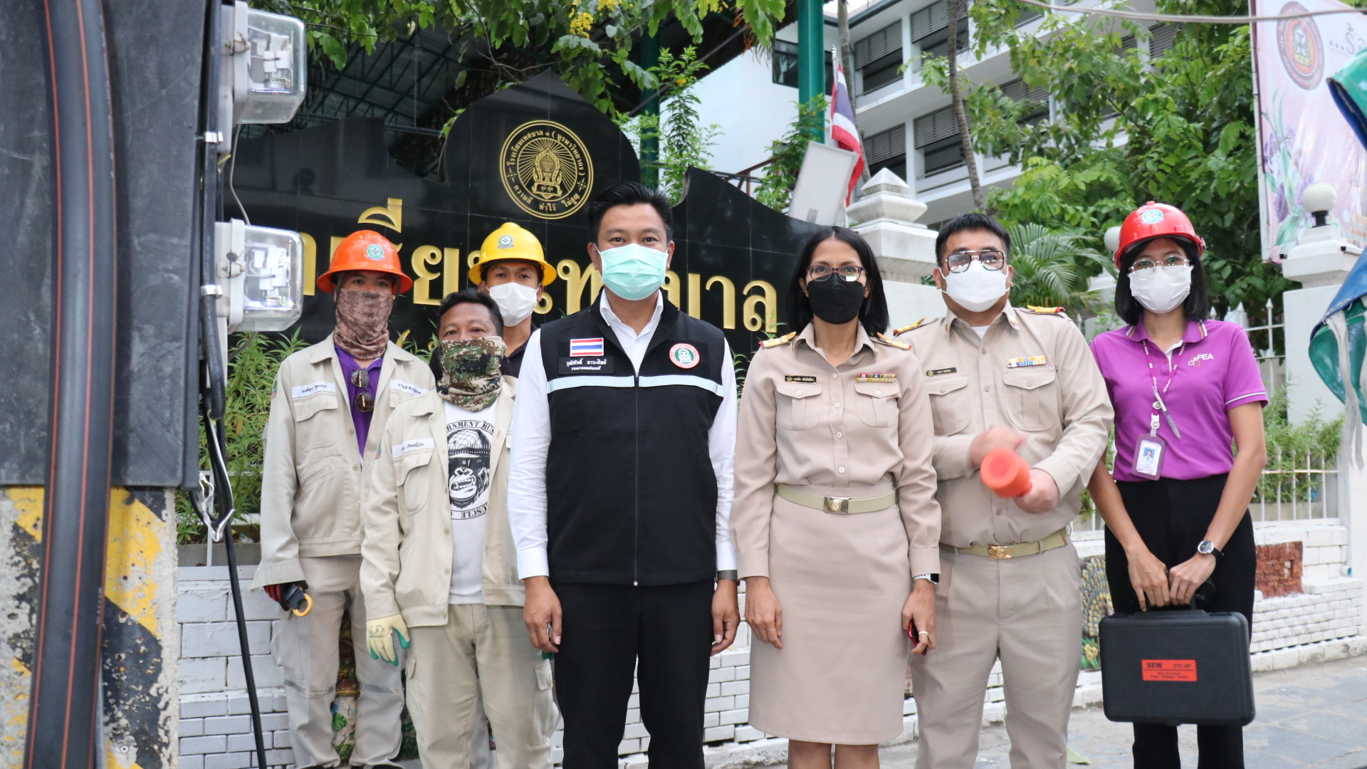 ทน.โคราช ป้องกันอันตรายกระแสไฟฟ้ารั่ว ตรวจวัดพื้นที่เสี่ยงหน้าสถานศึกษา-ตลาดนัด