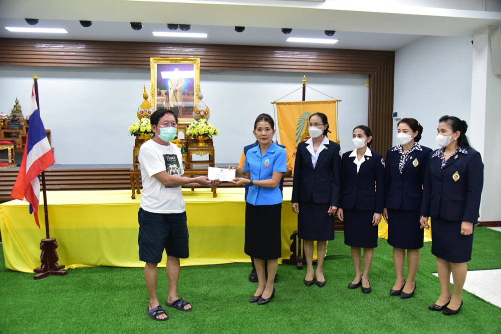 มูลนิธิราชประชานุเคราะห์ฯ มอบถุงพระราชทานให้แก่ประชาชนผู้ประสบอัคคีภัยในพื้นที่นครปฐม