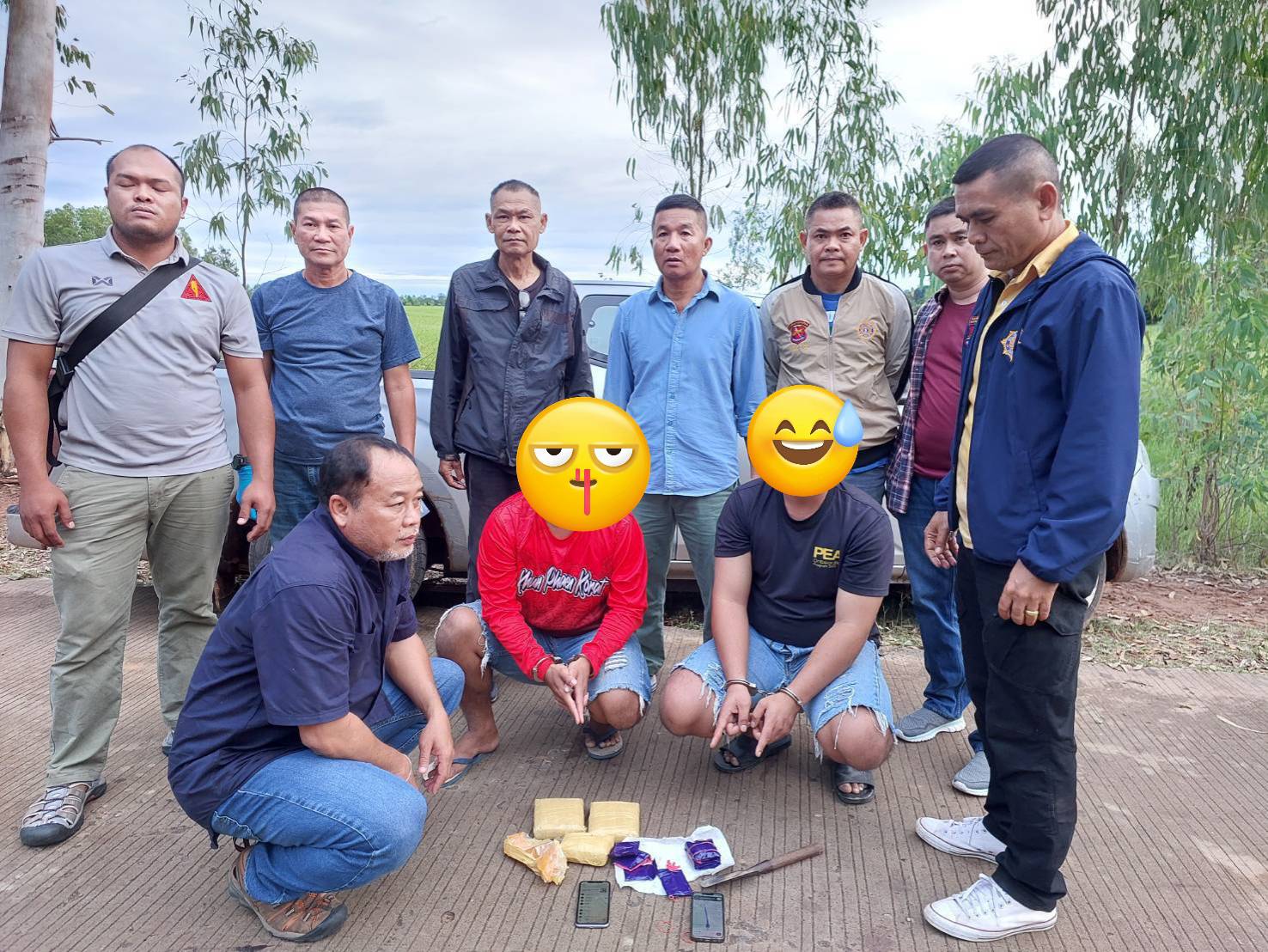 ผบก.ตำรวจภูธรร้อยเอ็ดสนธิกำลังทหารกองกำลังสุรนารีจับกลุ่มรับจ้างลำเลียงยาบ้าพร้อมของกลาง 339,000 เม็ด 