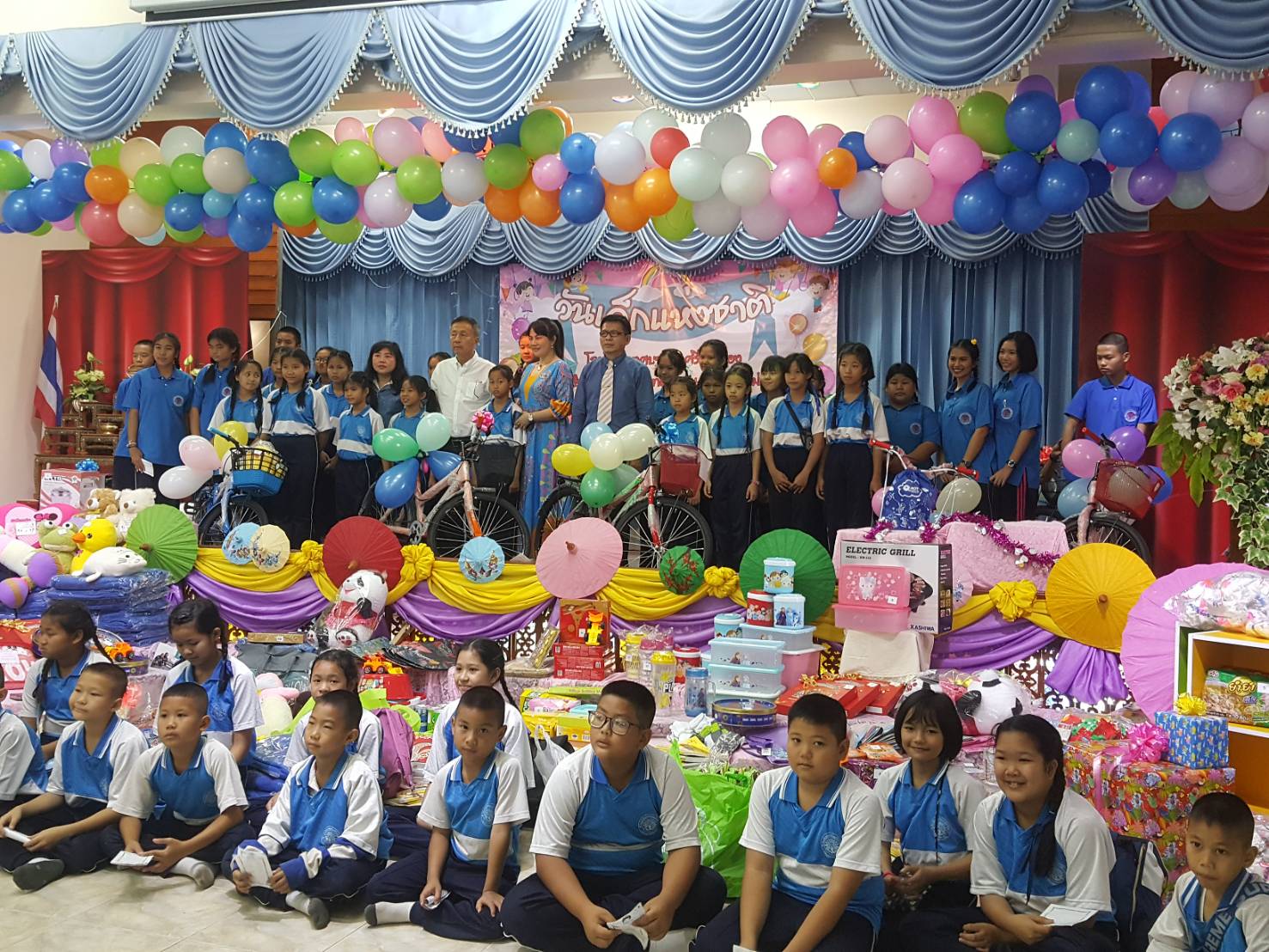 วันเด็กที่โรงเรียนเทศบาลศรีปิงเมืองมีความสุข​  ผู้ใหญ่ใจดีมอบจยย.-ของขวัญมากมาย