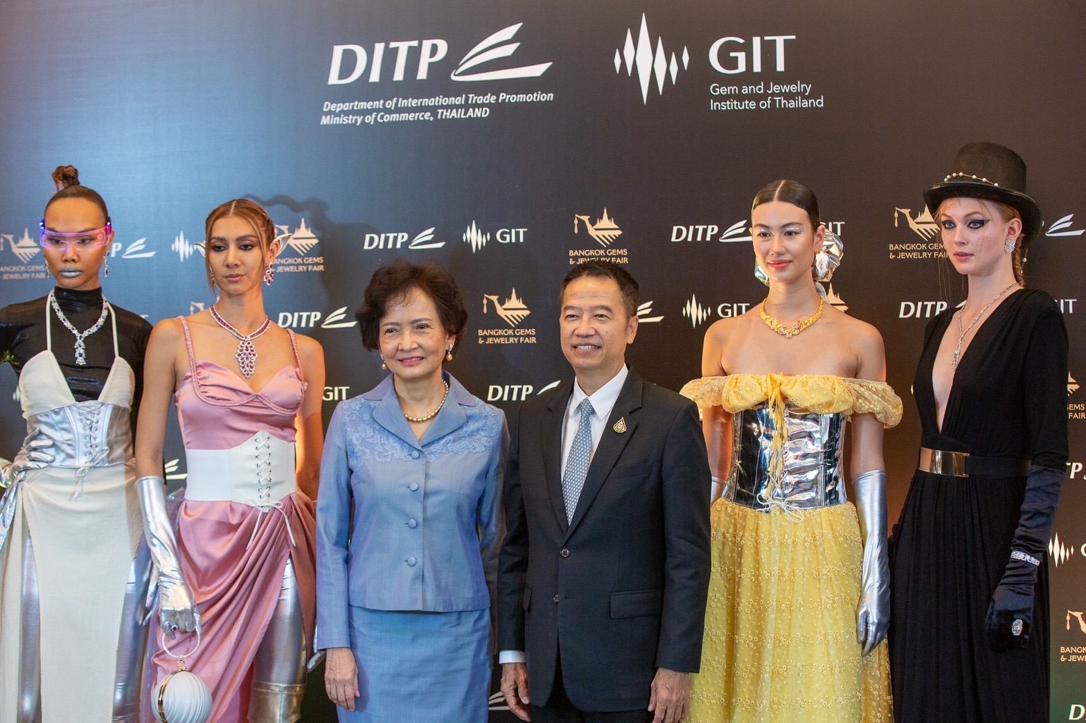 พณ.โชว์ความพร้อมผนึกกำลัง DITP + GIT ขับเคลื่อนงาน Bangkok Gems and Jewelry Fair ตอกย้ำฮับอัญมณีและเครื่องประดับโลก