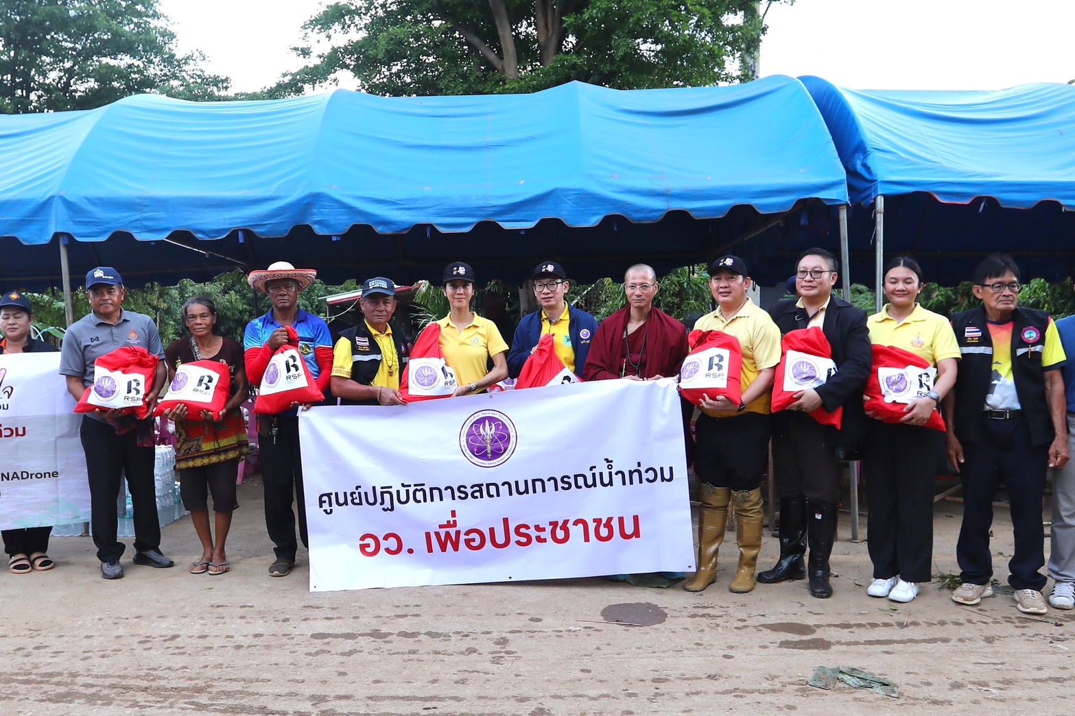 "สุชาดา" เลขาฯ รมว.อว. นำทีมผู้บริหารลุยช่วยผู้ประสบภัยน้ำท่วม จ.สุโขทัย 