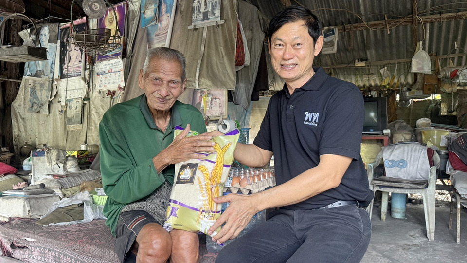 "ยงยุทธ" ว่าที่ผู้สมัคร สส.ปทุมฯ ลงพื้นที่เยี่ยมผู้ป่วยติดเตียง ชูนโยบายแก้ปัญหาปากท้อง–ยกระดับราคาพืชผล