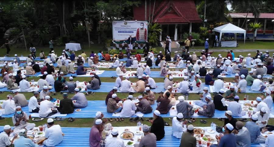ผู้ว่าฯ นราธิวาสร่วมละศีลอดในช่วงการถือศีลอดปอซอแน