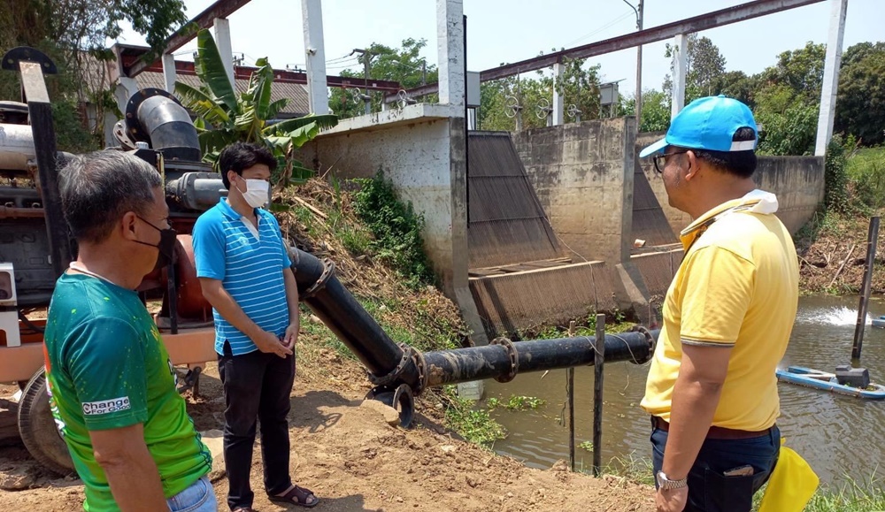 ชป.ลำพูน ลงพื้นที่ติดตามสถานการณ์น้ำบริเวณฝายพญาอุต สั่งเฝ้าระวังพื้นที่เสี่ยงขาดแคลนน้ำ