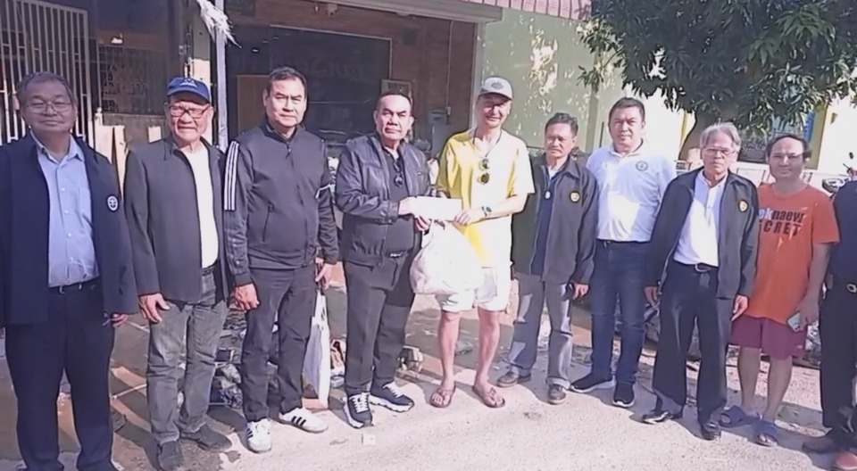 อดีตนายกฯสภาทนายฯลงพื้นที่มอบของยังชีพหาดใหญ่ ช่วย ปชช.ฟ้องค่าเสียหายหน่วยงานรัฐ
