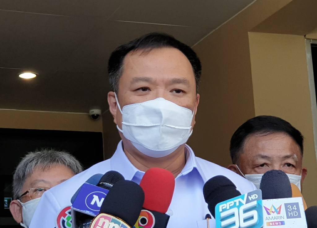 "อนุทิน" ย้ำจัดกิจกรรมปีใหม่ได้ แต่ต้องขออนุญาต ยันคุมโควิดท่าขี้เหล็กได้หมดแล้ว 