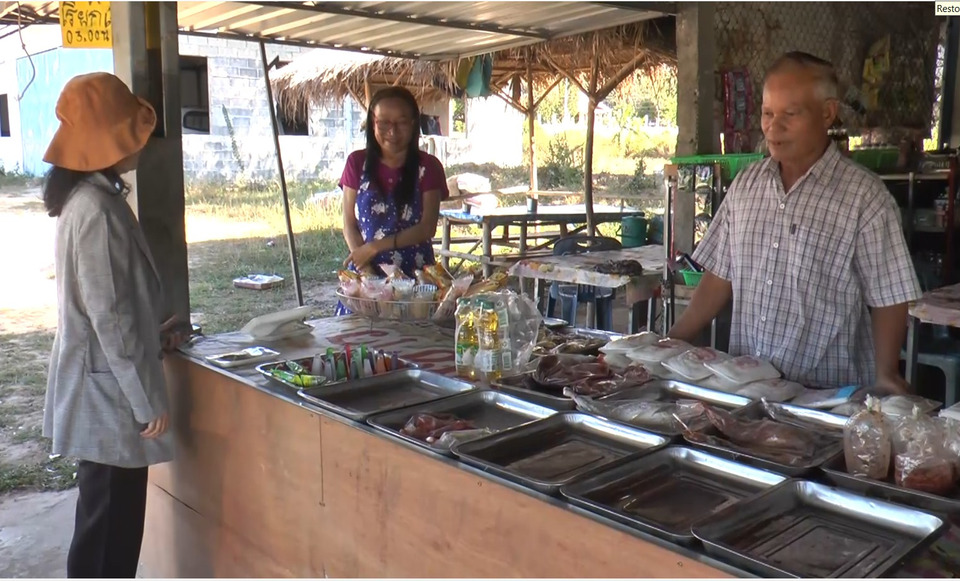 ชาวบ้านชายแดนเริ่มเปิดร้านทำมาหากิน ไม่เชื่อเขมรหยุดยิง