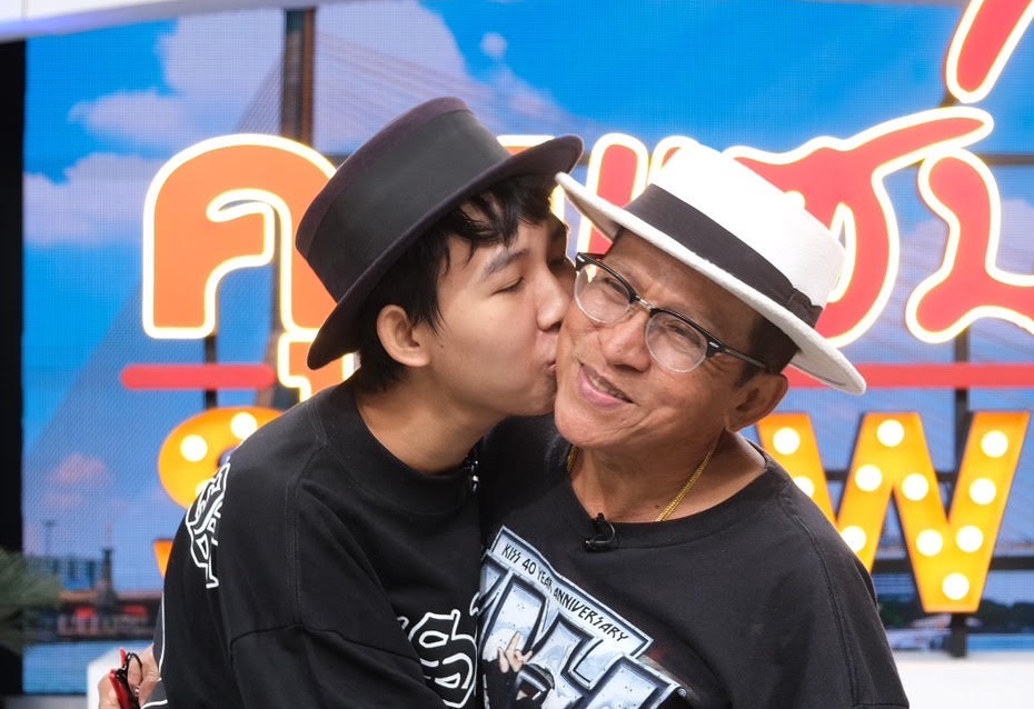 "หลุยส์ ชวนชื่น" เปิดตัวลูกชาย "น้องภูมิ" ครั้งแรก พร้อมเล่าวิธีการเลี้ยงลูกป่วยออทิสติก นาน 20 ปี 
