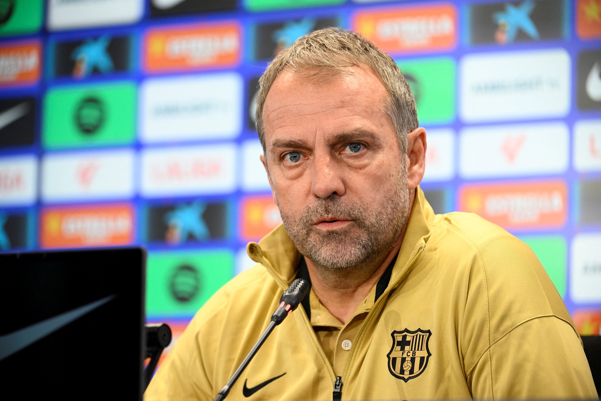  "บาร์เซโลน่า" ต่อสัญญา "ฮันซี่ ฟลิค" คุมทีมยาวถึงปี 2027 หลังพาทีมกวาด 3 แชมป์ในฤดูกาลแรก