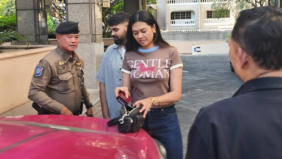 สาวอินเดียปลื้ม! โทรสายด่วน 1155 แจ้งกระเป๋าหาย ตร.ท่องเที่ยวตามคืนได้ทันที