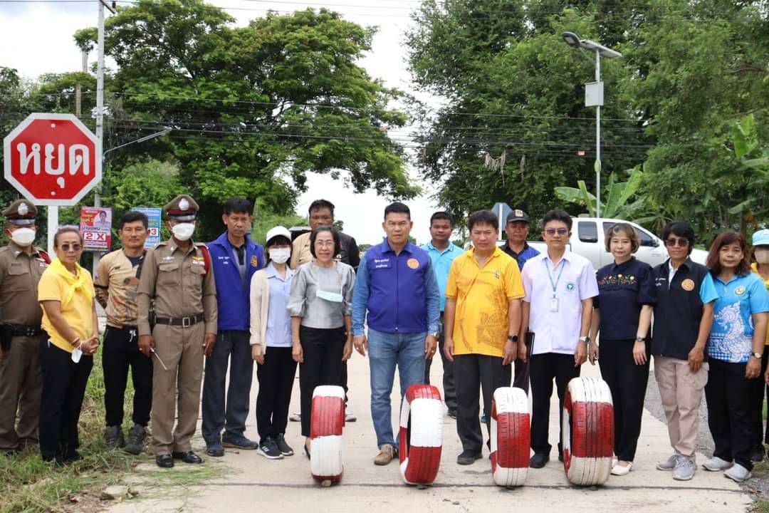 เทศบาลตำบลดีลังนำยางรถยนต์เก่ามาใช้ให้เกิดประโยชน์วางตามจุดต่างๆลดอุบัติเหตุ