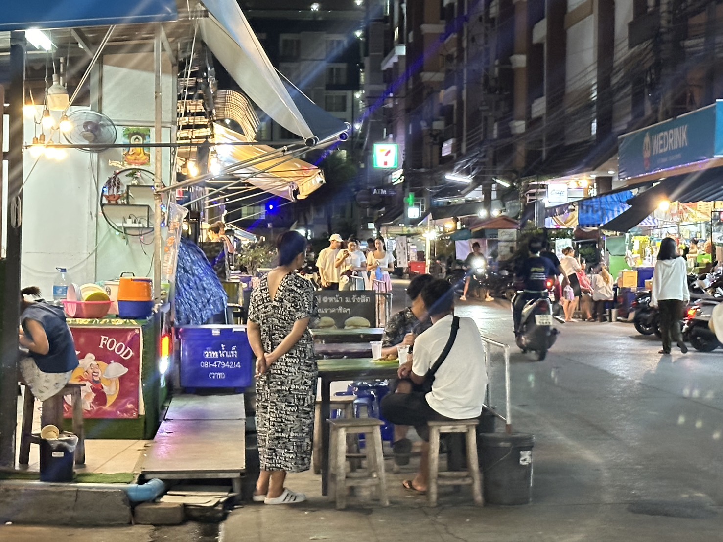 ชาวบ้านเมืองเอกร้องหวั่นซ้ำรอยไฟไหม้เยาวราชแม่ค้าตั้งร้านบนถนนรถดับเพลิงวิ่งไม่ได้คนเดินถนนก็ถูกรถชนแทบทุกวัน