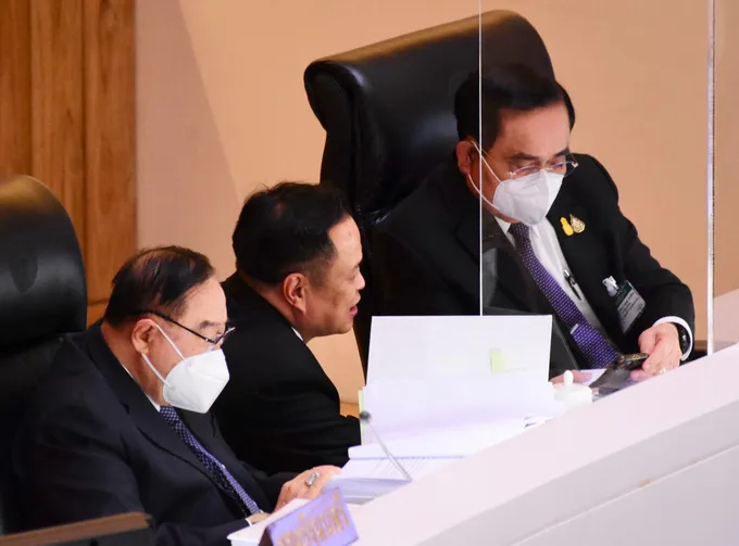 เช็คเสียงก่อนโหวต! "รัฐบาล" ลอยลำ ทิ้งห่าง "ฝ่ายค้าน" กว่า 60 แต้ม "เพื่อไทย" กุมขมับ "งูเห่า" เตรียมเปิดตัว แห่โชว์ผลงานส่งท้ายสภาฯ