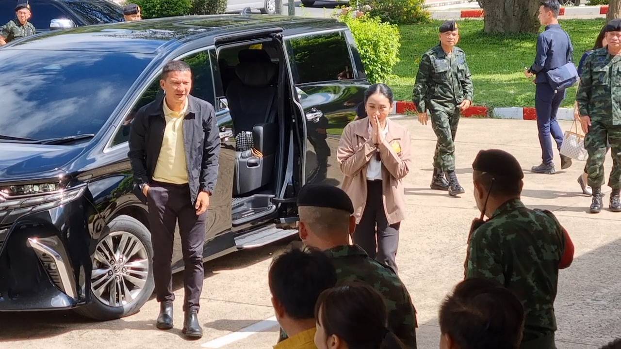 "อุ๊งอิ๊งค์"เยี่ยม3 ทหารบาดเจ็บ บอกทหารที่บาดเจ็บมีกำลังใจดีเป็นห่วงเพื่อนทหารที่ช่องบก